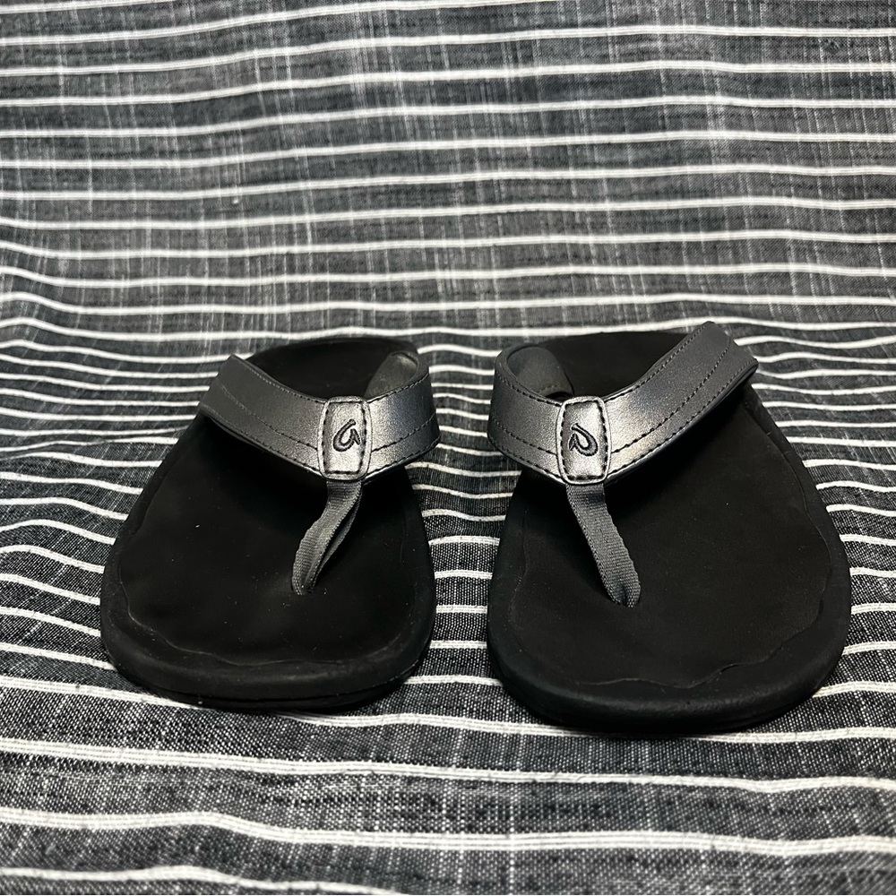 OluKai Black Sandals